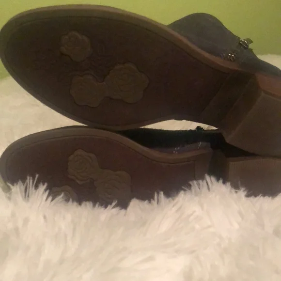 NWOT Women’s Slate Gray Ankle Boot by Carlos Santana - Picture 8 of 11